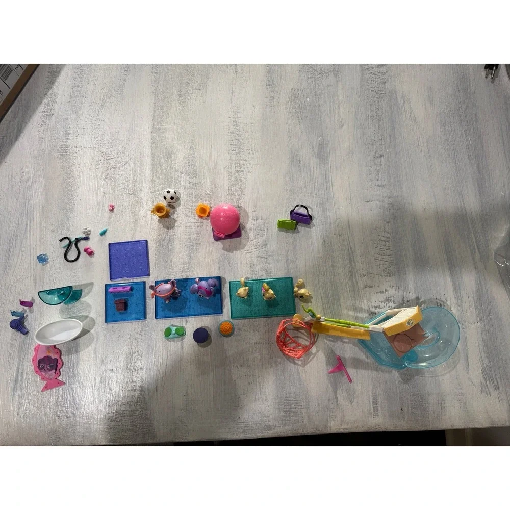 LPS Hasbro Littlest Pet Shop‎ Pet Retreat Play set Pets  and Accessories LOT